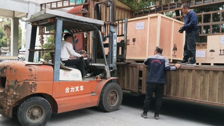 铝箔安博官方网站-安博anbo(中国)
装车发货 铝箔安博官方网站-安博anbo(中国)
装车发货